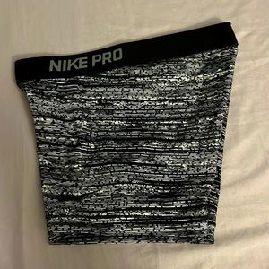 Nike pro shorts size medium